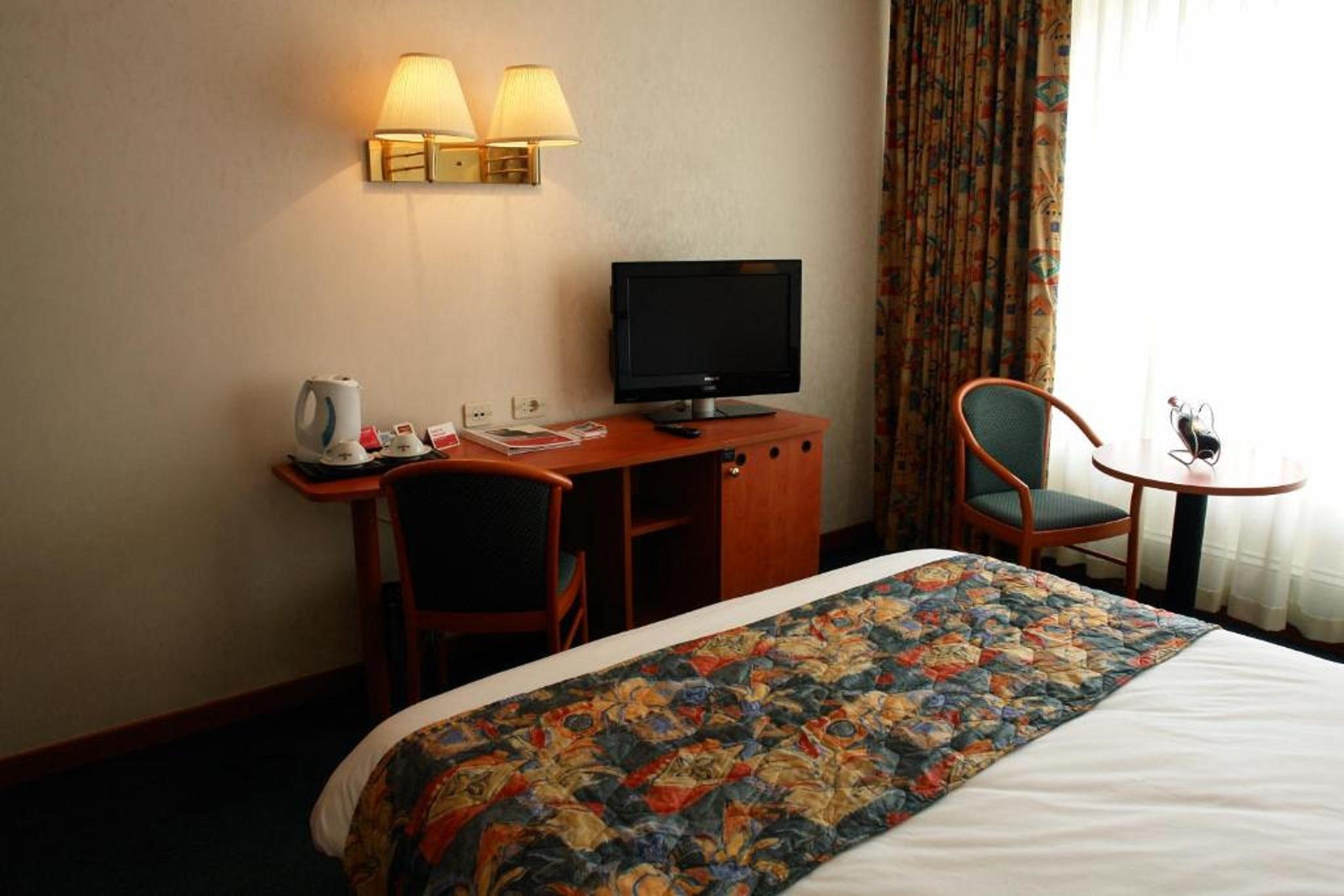 Ramada By Wyndham Bucharest Parc Hotel Exterior foto