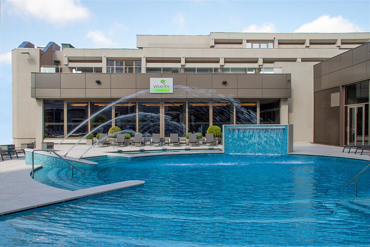Ramada By Wyndham Bucharest Parc Hotel Exterior foto