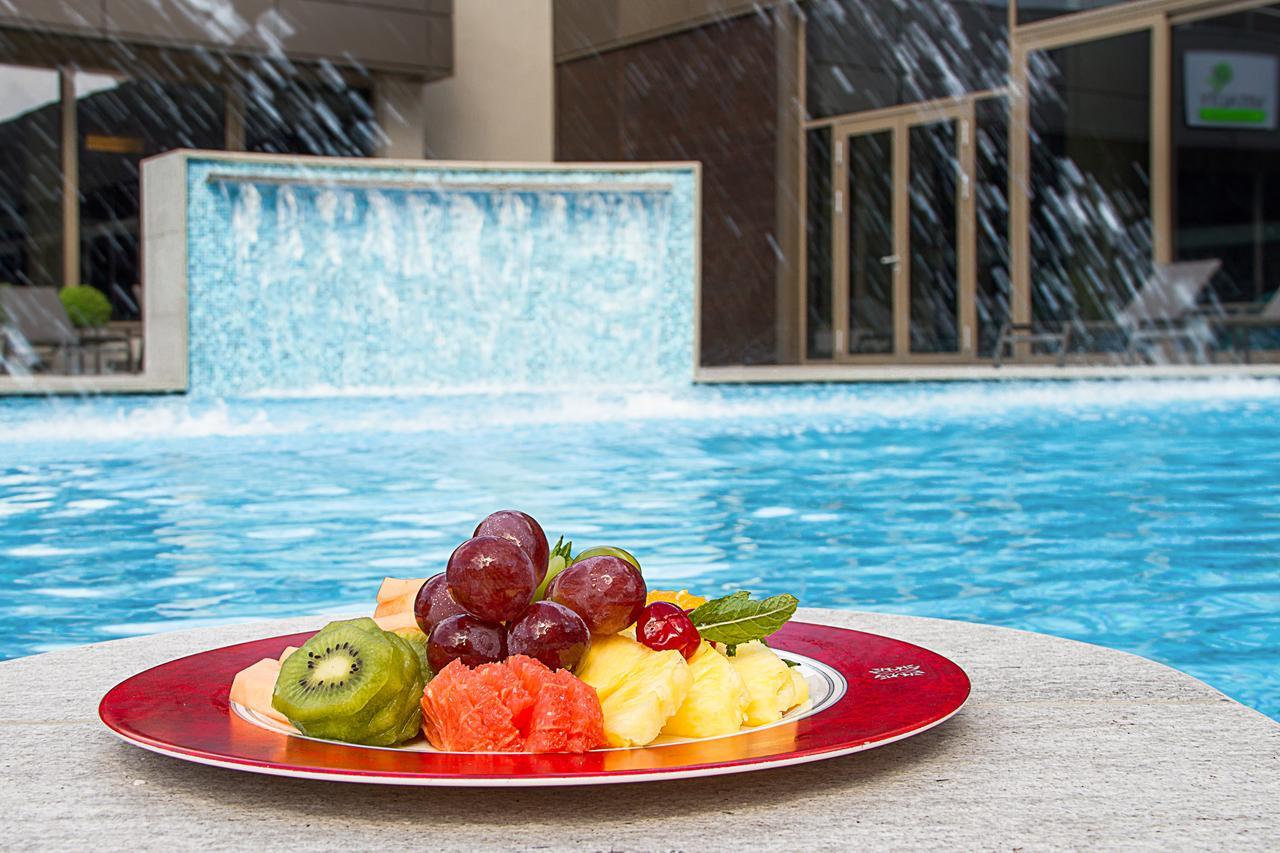 Ramada By Wyndham Bucharest Parc Hotel Exterior foto